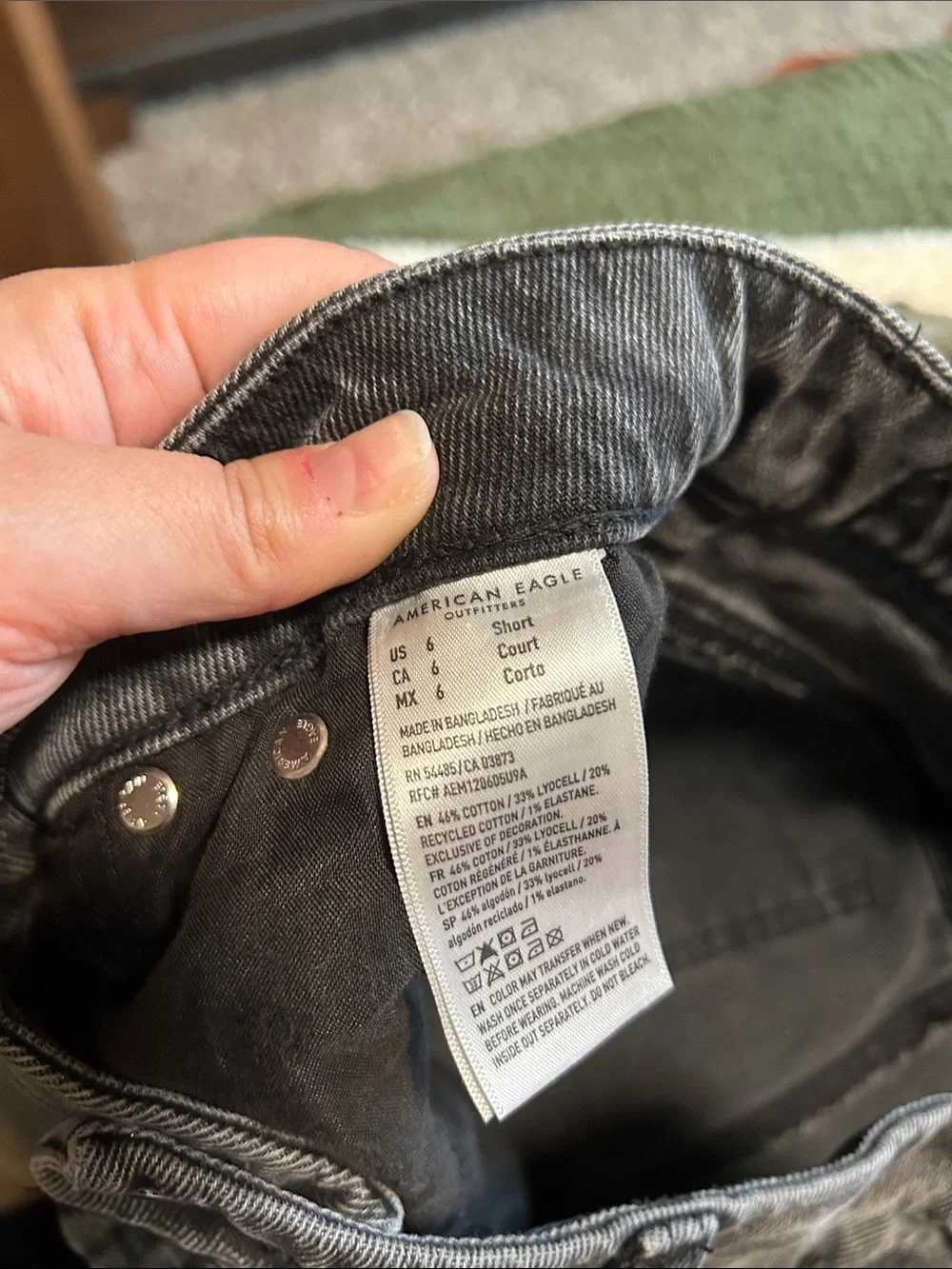 American Eagle Curvy Stovepipe Black Denim Stretch Size 6 Short Frayed Hem Y2K